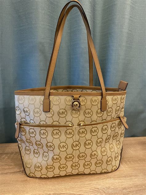 michael kors kempton signature medium pocket tote